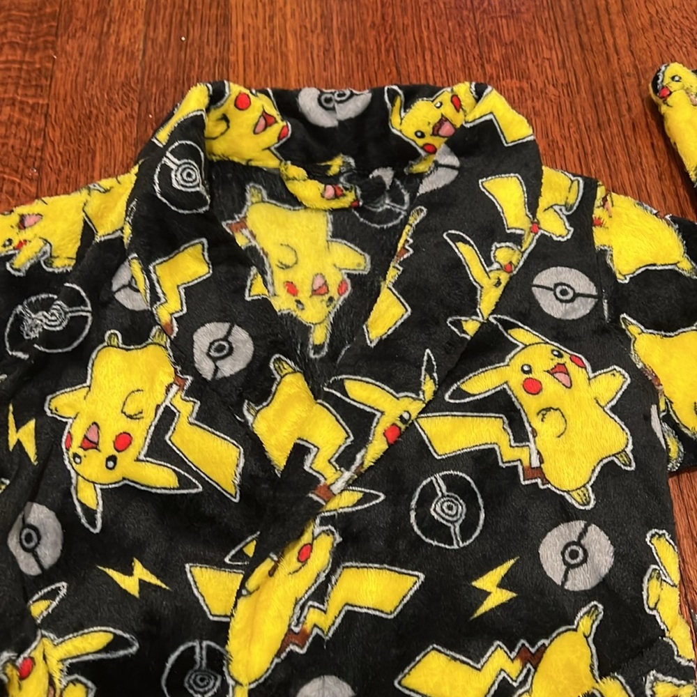 Pikachu robe - Picture 2 of 3